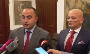 Средба на министерот Јетон Шаќири и ректорот на УКЛО-Битола, Игор Неделковски