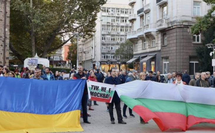 Граѓани во Софија протестираа за поддршка на Украина пред зградата на бугарското претседателство