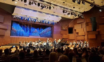 Трпчески одушеви и во Загреб на концертот со Кралскиот филхармониски оркестар од Лондон, турнејата вечер продолжува во Вроцлав