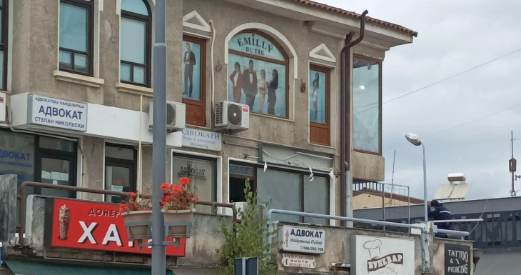 Оштетена таблата на бугарскиот културен клуб „Цар Борис Трети“ во Охрид
