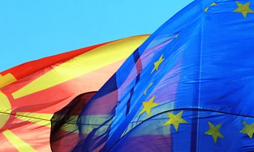 Северна Македонија целосно усогласена со заедничката надворешна и безбедносна политика на ЕУ, нотира ЕК