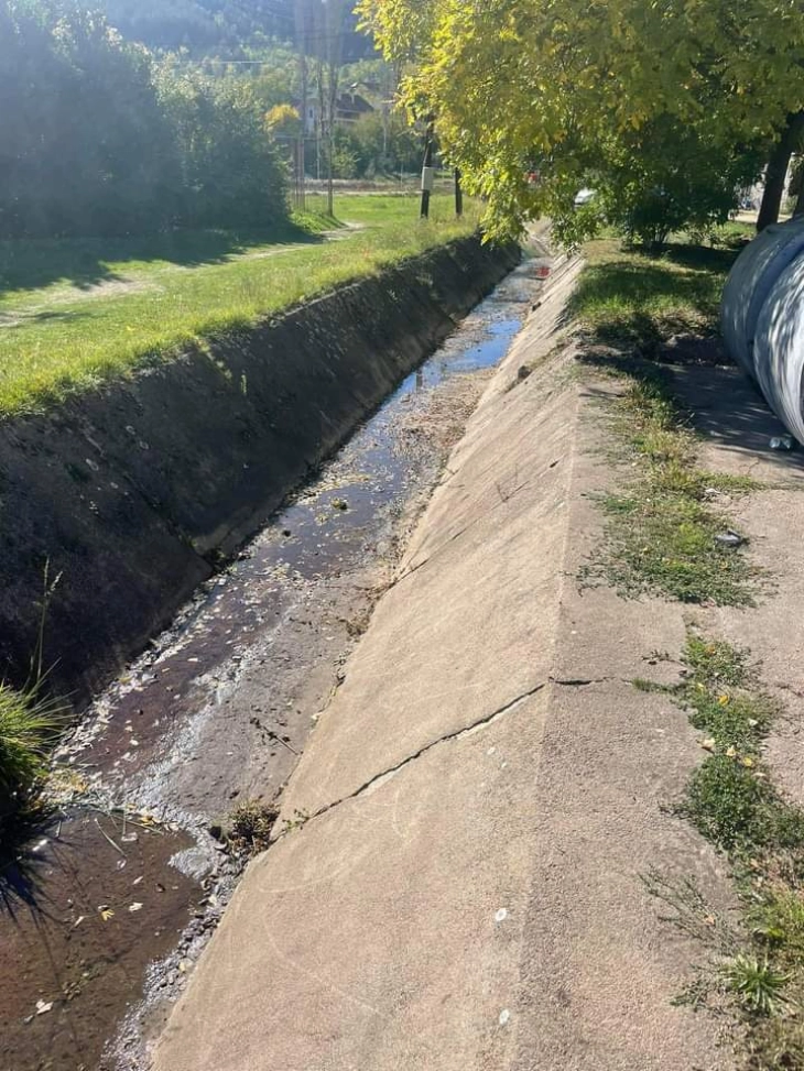 Се чистат одводните канали во Македонска Каменица и селските средини