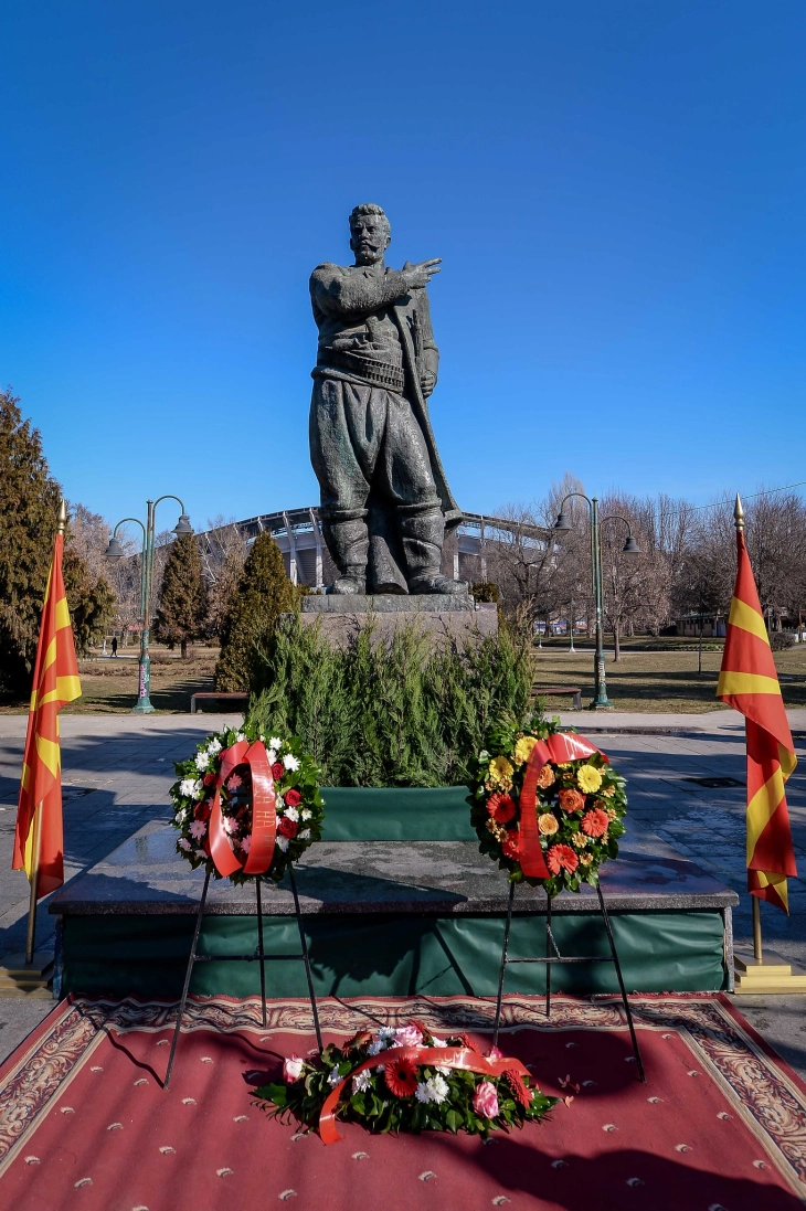 Владина делегација ќе положи цвеќе на споменикот на Гоце Делчев во Градски парк