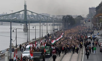 Илјадници Унгарци протестираа против владата на Виктор Орбан и „незапирливата инфлација“