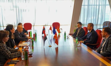 Мицкоски на средба со специјалниот претставник Сарацин и амбасадорката Холштајн