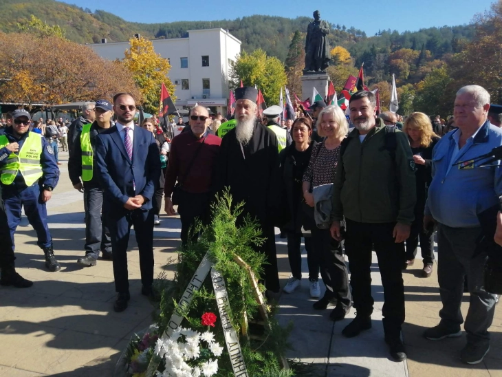 ВМРО-Бугарско национално движење го спречи положувањето цвеќе пред споменикот на Гоце Делчев во Благоевград