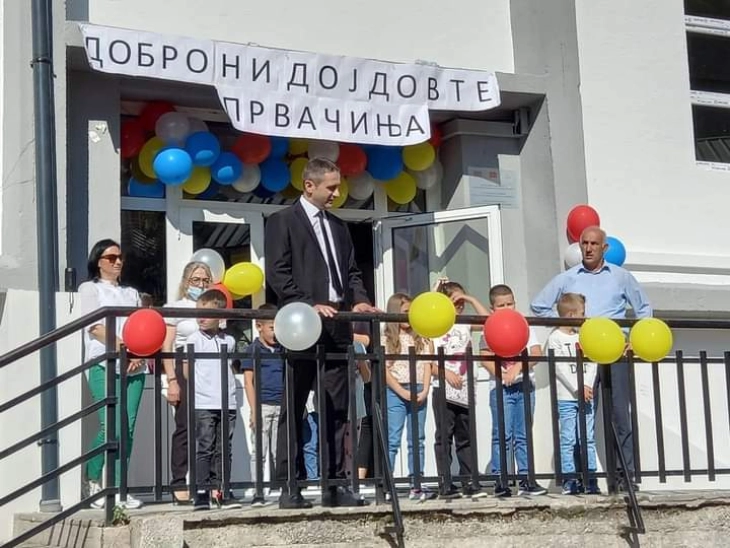 Општина Маврово и Ростуше ја исплати еднократната парична помош за првачињата