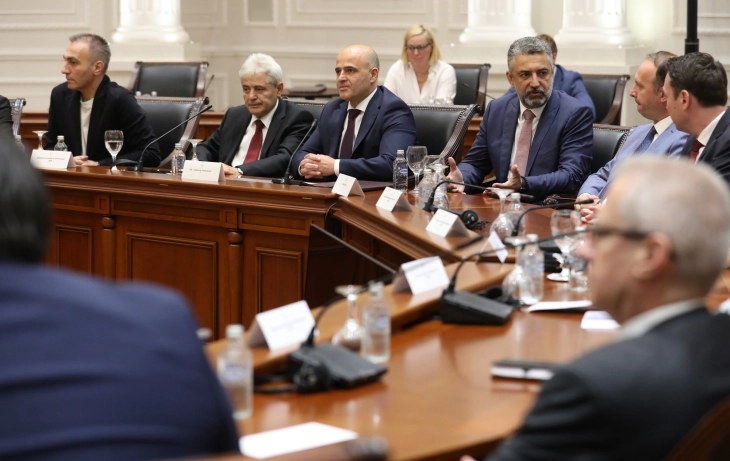 Премиерот Ковачевски на средба со лидерите на парламентарните партии