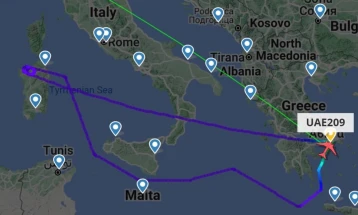 Авион на Емирати што лета на релација Атина – Њујорк се враќа на атинскиот аеродром