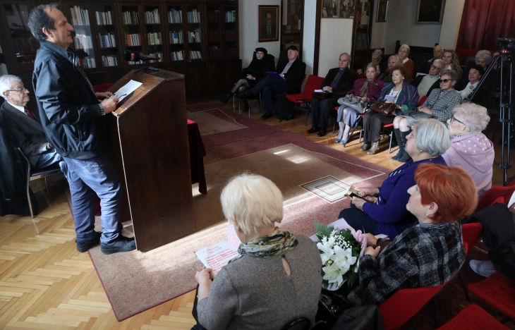 Писатели читаа творби за Денот на Скопје