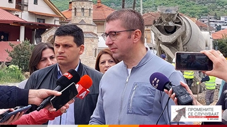 Mickoski: VMRO-DPMNE nuk do të mbështesë ndryshimin e kushtetutës pa garanci me shkrim për heqjen e vetos bullgare