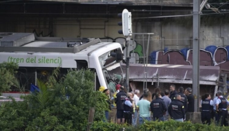 Në përplasjen mes trenave në Barcelonë një i vdekur dhe 85 pasagjerë të lënduar