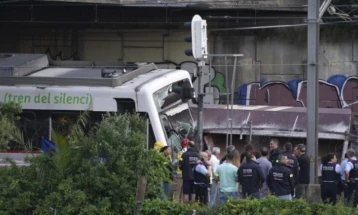 Në përplasjen mes trenave në Barcelonë një i vdekur dhe 85 pasagjerë të lënduar
