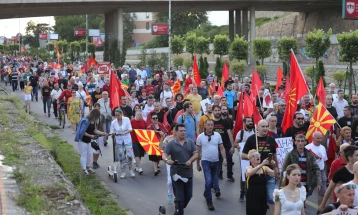 Përfundoi protesta kundër propozimit francez