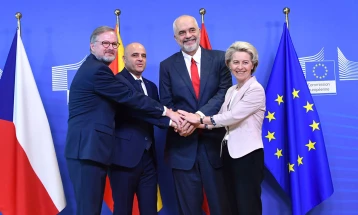 Konferencë shtypi para hapjes së negociatave me BE-në