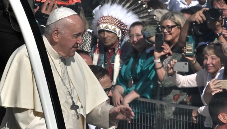 Papa në meshë në Kanada bëri thirrje të përfundojë margjinalizimi i popullit indigjen