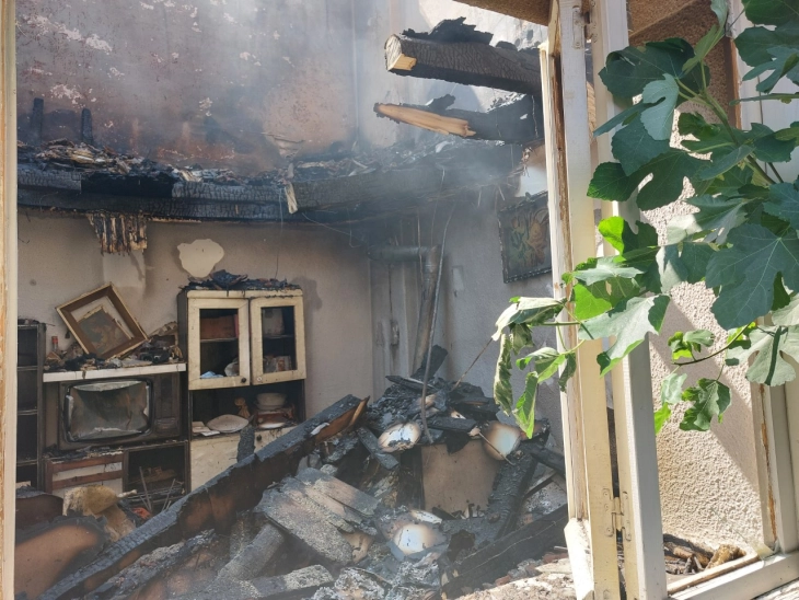 Rrufeja dogji katër shtëpi në Prilep, nuk ka të lënduar, por është tragjedi e madhe për shtatë banorë të Prilepit