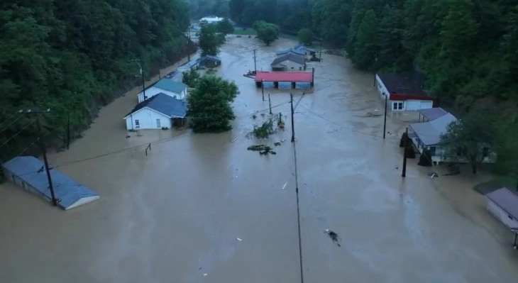 Rritet numri i viktimave nga përmbytjet në Kentaki