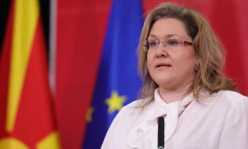 Petrovska: Tanket për Ukrainën janë transportuar dhe me donacionin e tyre nuk prishet gatishmëria luftarake e Armatës