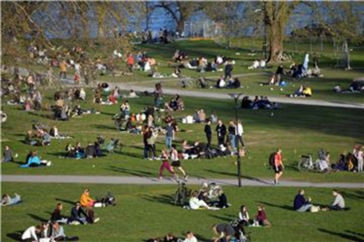 Policia suedeze çaktivizoi një mjet shpërthyes në një park në qendër të Stokholmit