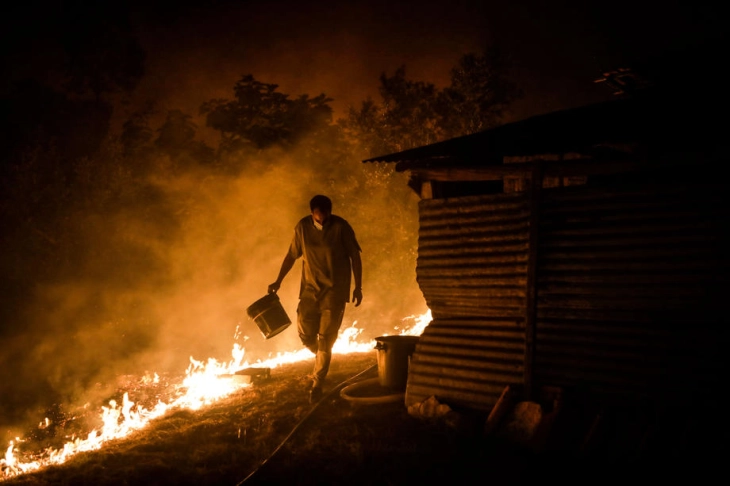 Në Portugali, rreth 2.000 zjarrfikës janë mobilizuar për shuarjen e zjarreve në të gjithë vendin