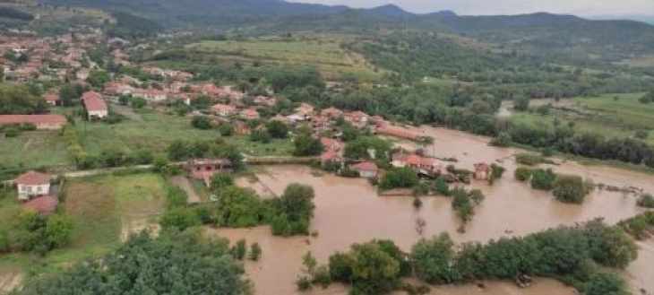 Njëzet persona janë shpëtuar nga reshjet përmbytëse në Karllovo, Bullgaria qendrore
