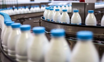 Nuk ka arsye për druajtje nga mungesa e përhershme e qumështit, thonë përpunuesit