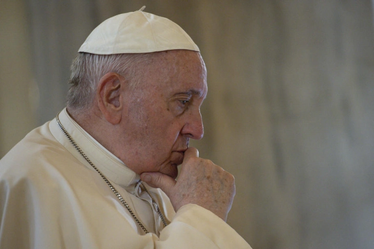 Papa e dënoi luftën dhe bëri thirrje për paqe