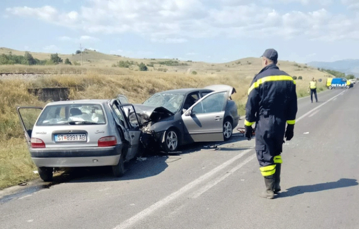 Një i vdekur dhe tre të lënduar rëndë në aksidentin në rrugën magjistrale Shtip- Koçani