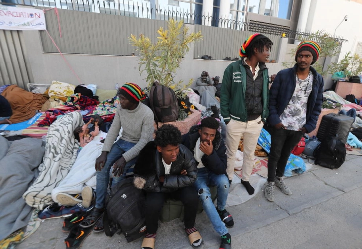 Më shumë se 800 emigrantë u kapën në brigjet e Tunizisë