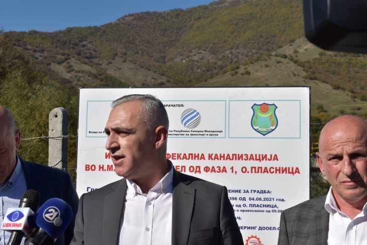 Rexhepi: Fillojnë punimet për ndërtimin e rrjetit të kanalizimit fekal në Pllasnicë