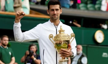 Djokovic eases past Fucsovics to reach 10th Wimbledon semi-final