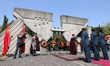 Delegations lay flowers at monument of 1963 Skopje earthquake victims