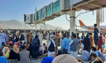 Kabul runways clear; chaos reigns as crowds push to join evacuation
