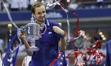 Medvedev wins US Open, denying Djokovic a calendar grand slam