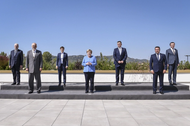 PM Zaev arrives in Tirana to meet with Germany’s Merkel