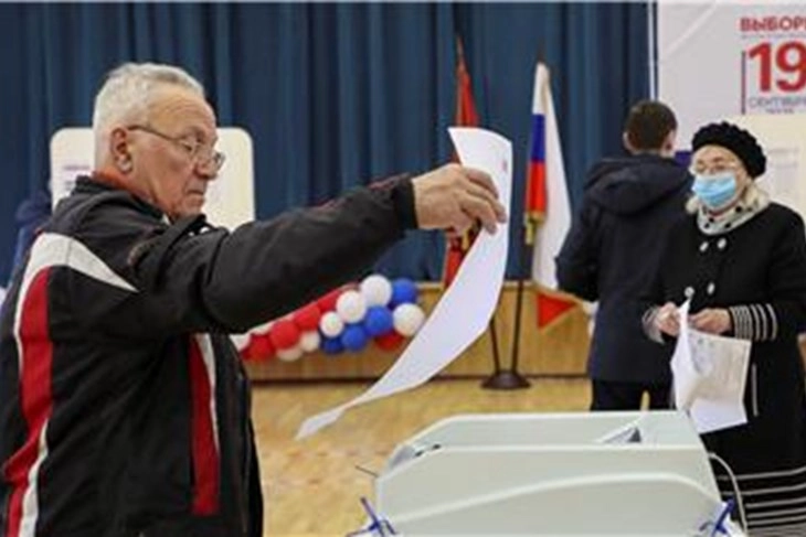 Widespread voting irregularities mar second day of Russian elections