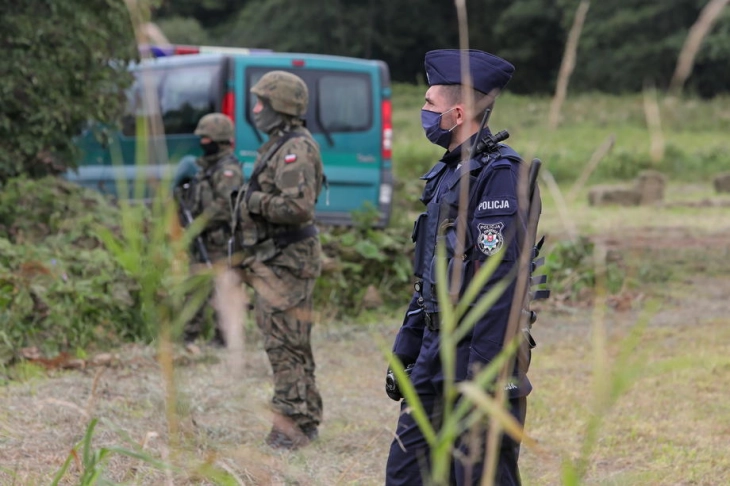 Poland votes to extend state of emergency on its border with Belarus