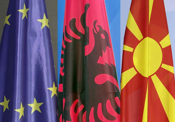 EU Commissioner Várhelyi against decoupling North Macedonia and Albania