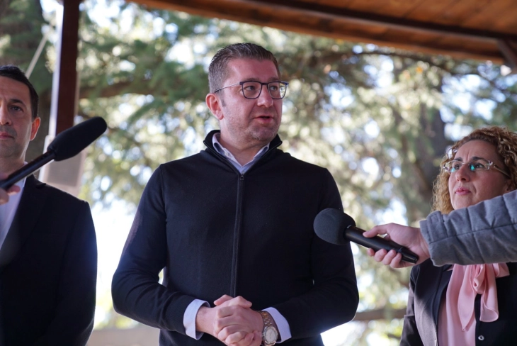 Mickoski rallies Gevgelija voters, says no job losses would ensue