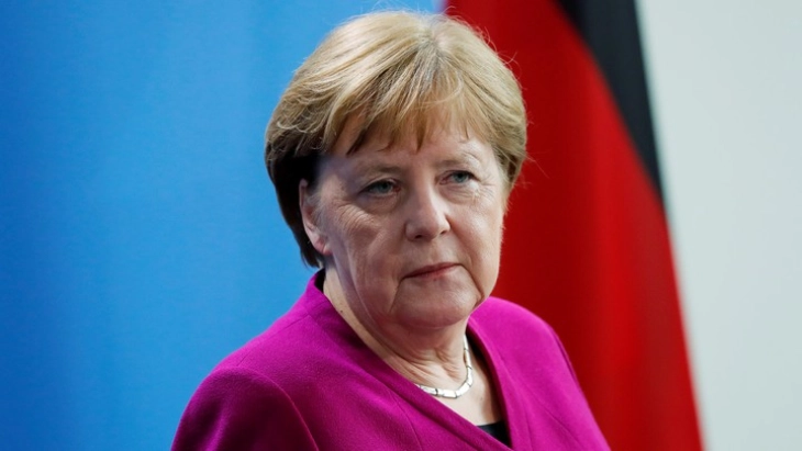 Merkel heads to France for farewell visit