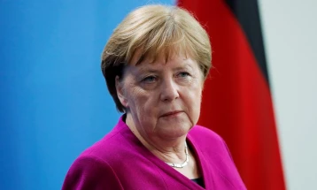 Merkel heads to France for farewell visit