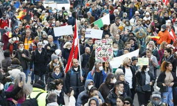 Several thousand join Vienna protests against new Covid measures