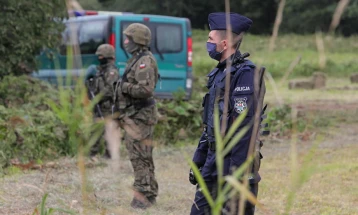 One soldier injured as Poland stops more migrants at border