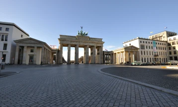 Russian diplomats told to leave Berlin after Moscow tied to murder