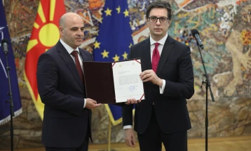 Pendarovski hands over government mandate to Kovachevski