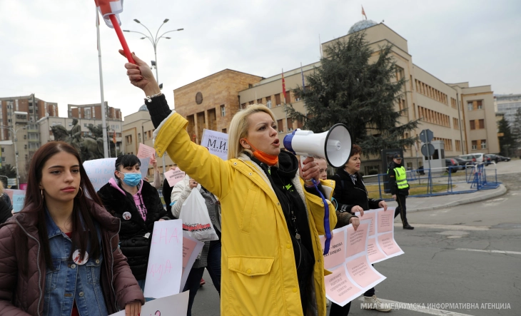 Single parents take to streets, demand rights and greater understanding from institutions