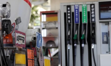 Diesel price drops, gas price remains same