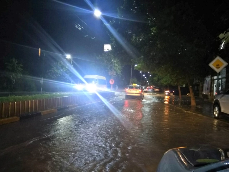 Lightning sets roof on fire in Murtino, Strumica storm floods basements