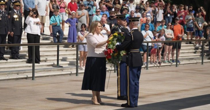 Petrovska lays wreath at US Tomb of the Unknown Soldier